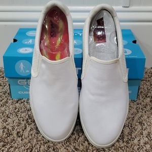 Sketchers On-The-Go White slip on shoes size 9